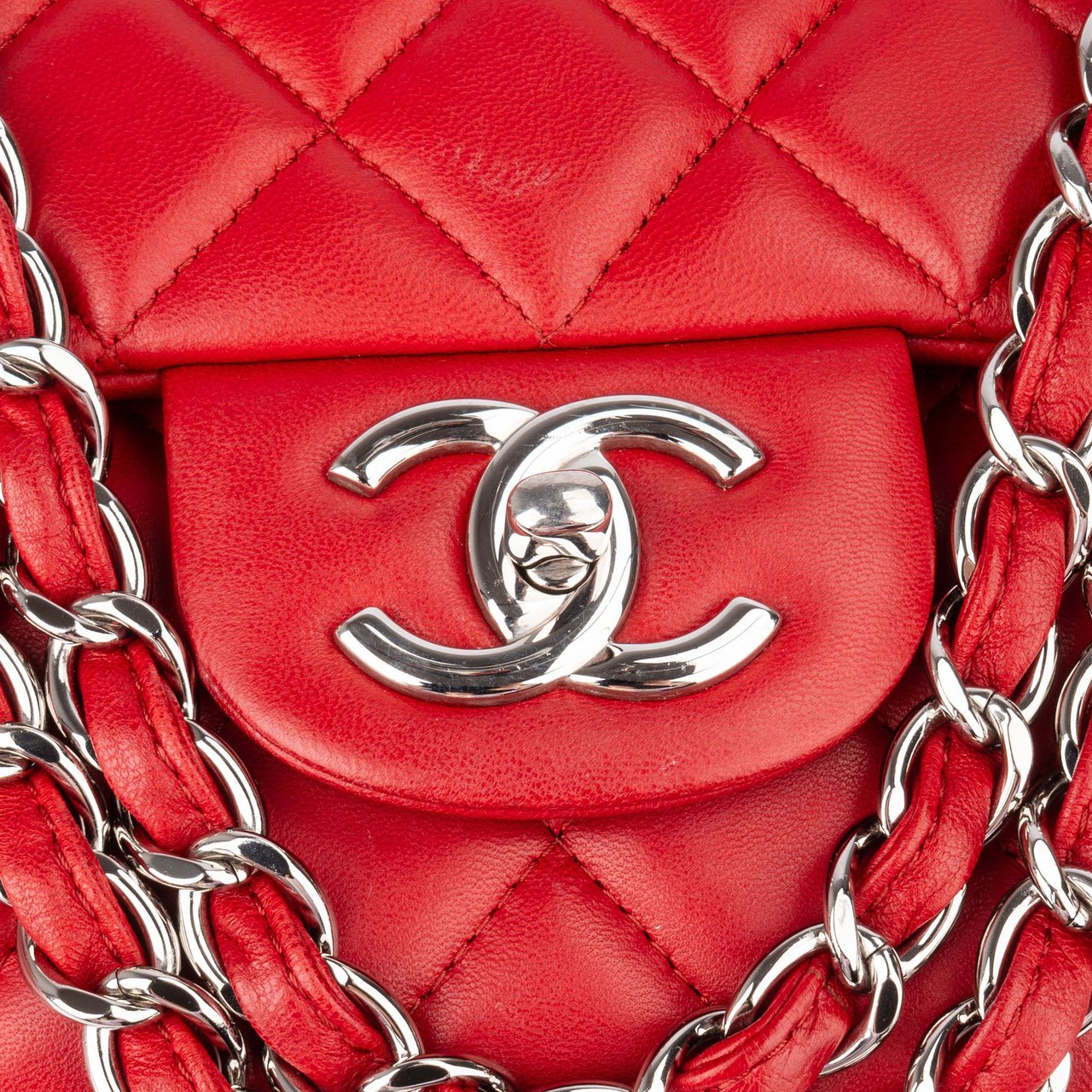 Chanel Chanel Quilted Lambskin Palladium Maxi Double Flap Crossbody Bag Rood