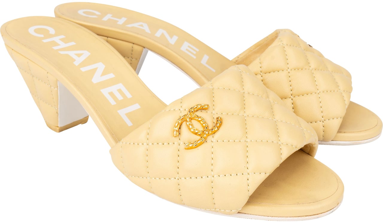 Chanel Chanel Quilted Lambskin CC Sandals (38) Geel