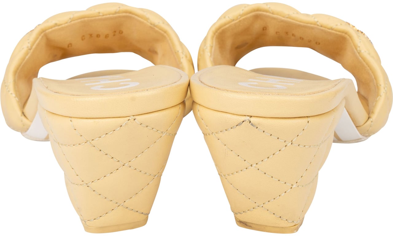 Chanel Chanel Quilted Lambskin CC Sandals (38) Geel