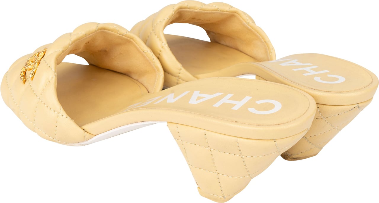 Chanel Chanel Quilted Lambskin CC Sandals (38) Geel