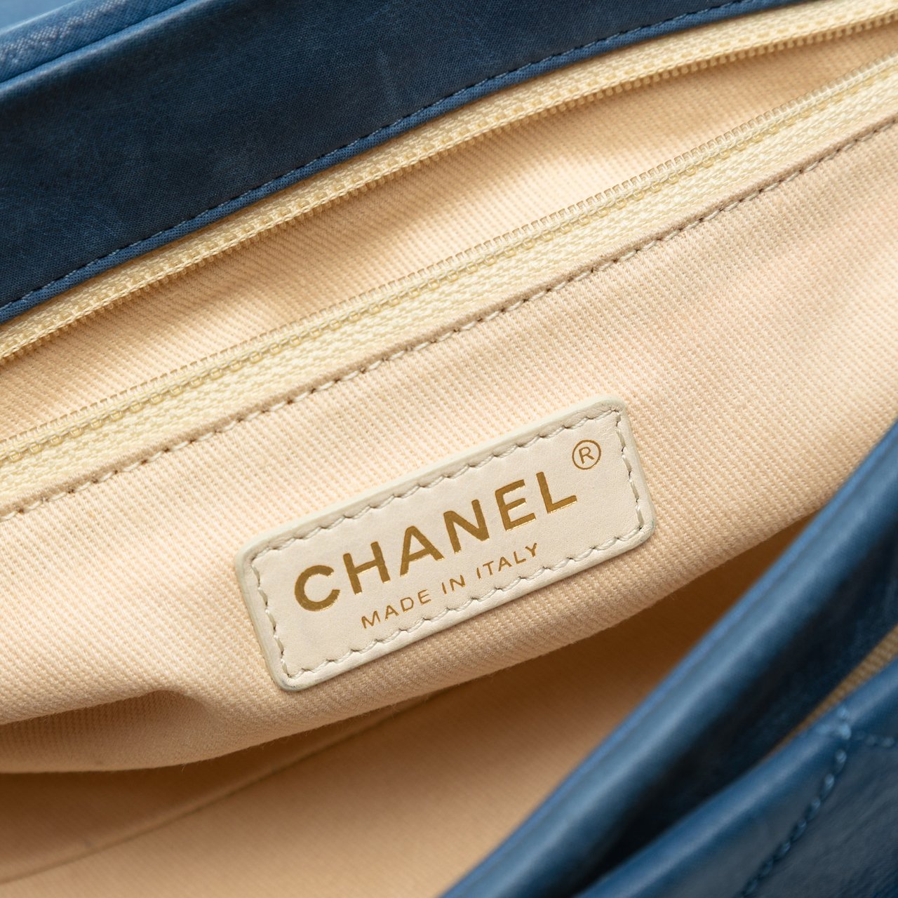 Chanel Large Iridescent Calfskin Chic Quilt Flap Blauw