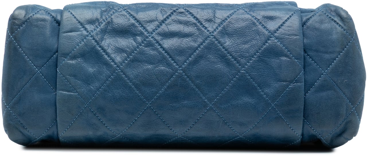 Chanel Large Iridescent Calfskin Chic Quilt Flap Blauw