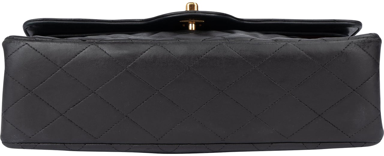 Chanel Chanel Quilted Lambskin 24K Gold Medium Double Flap Crossbody Bag Zwart