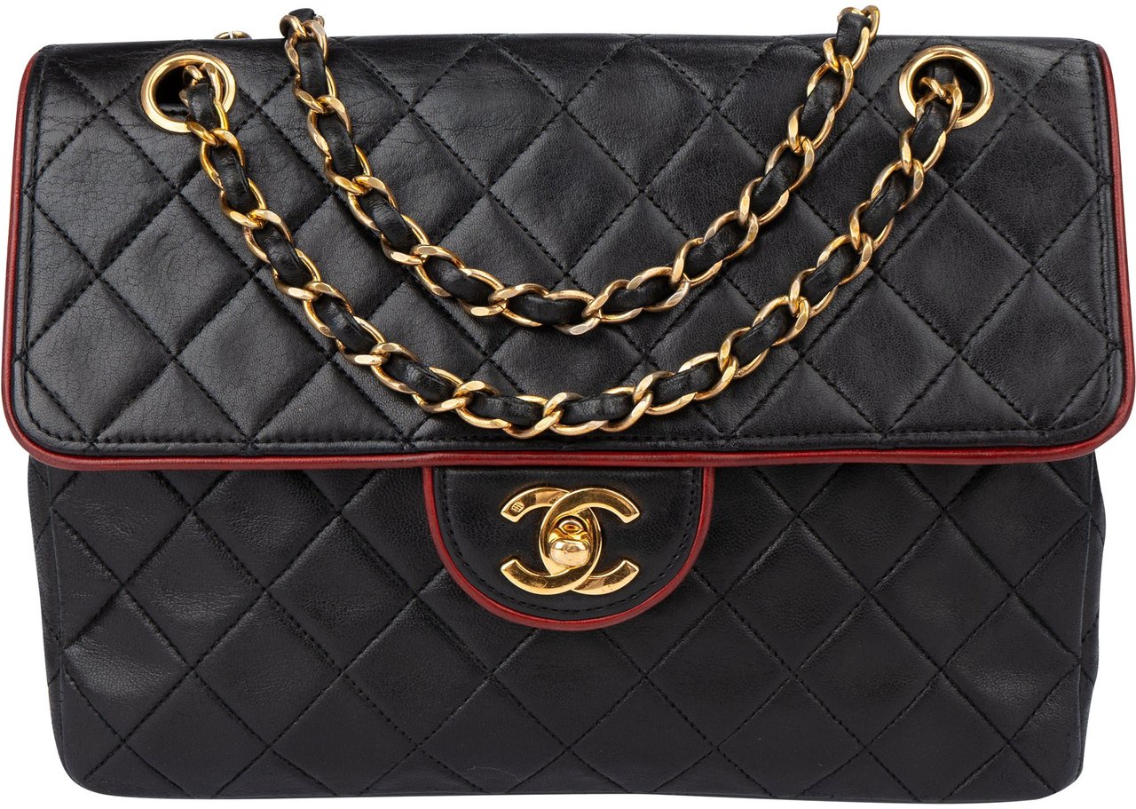 Chanel Chanel Bicolor Quilted Lambskin 24K Gold Single Flap Crossbody Bag Zwart