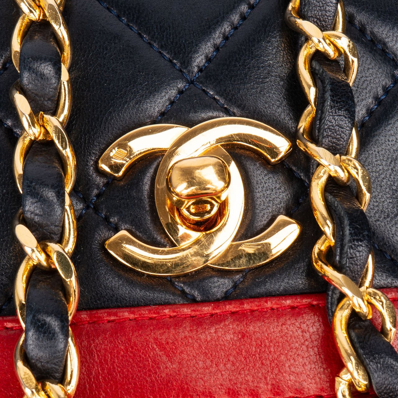 Chanel Chanel Quilted Lambskin 24K Gold Single Flap Crossbody Bag Blauw