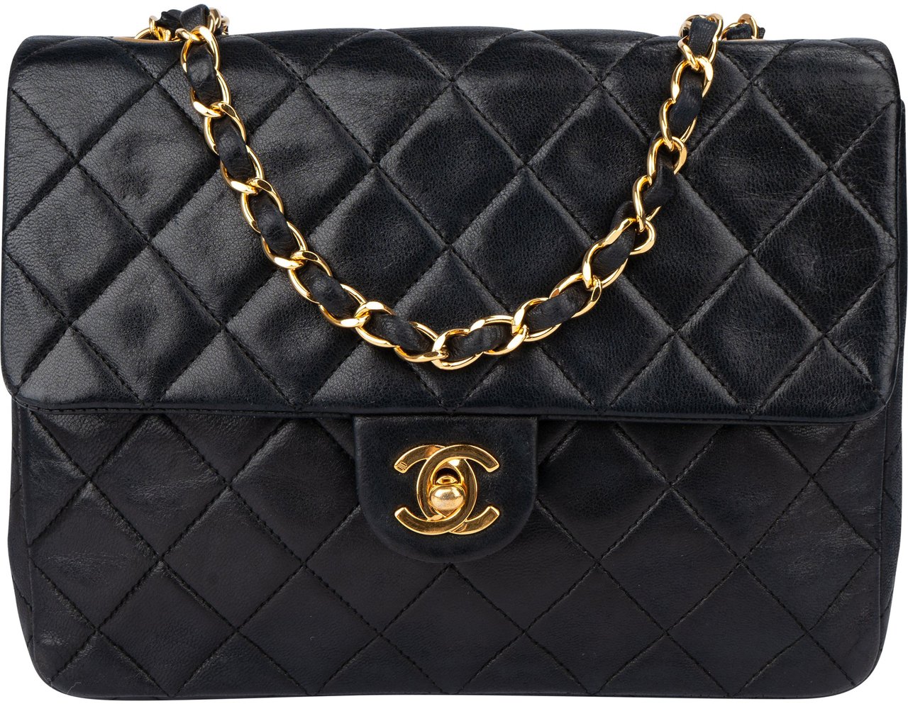Chanel Chanel Quilted Lambskin 24K Gold Single Flap Crossbody Bag Zwart
