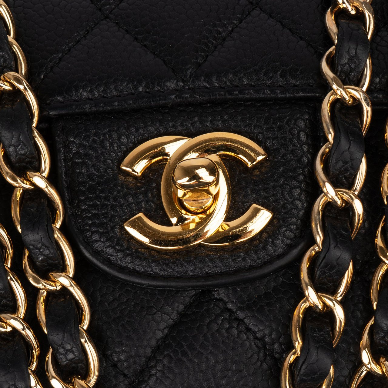 Chanel Chanel Quilted Caviar Leather Medium Double Flap Crossbody Bag Zwart