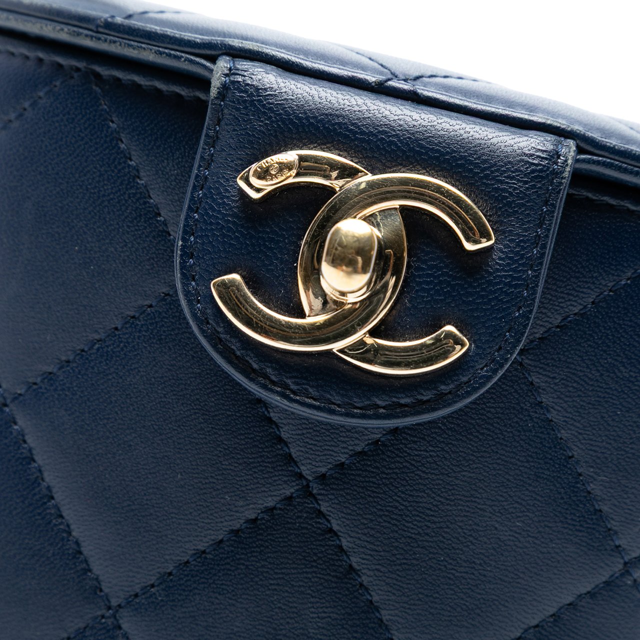 Chanel Small Quilted Lambskin Resin Elegant Chain Tubular Vanity Case Blauw