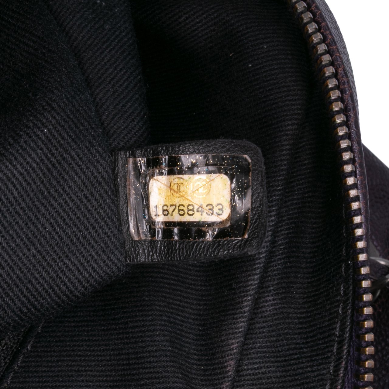 Chanel Jumbo Quilted Iridescent Caviar Easy Flap Paars