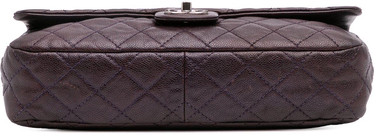 Chanel Jumbo Quilted Iridescent Caviar Easy Flap Paars