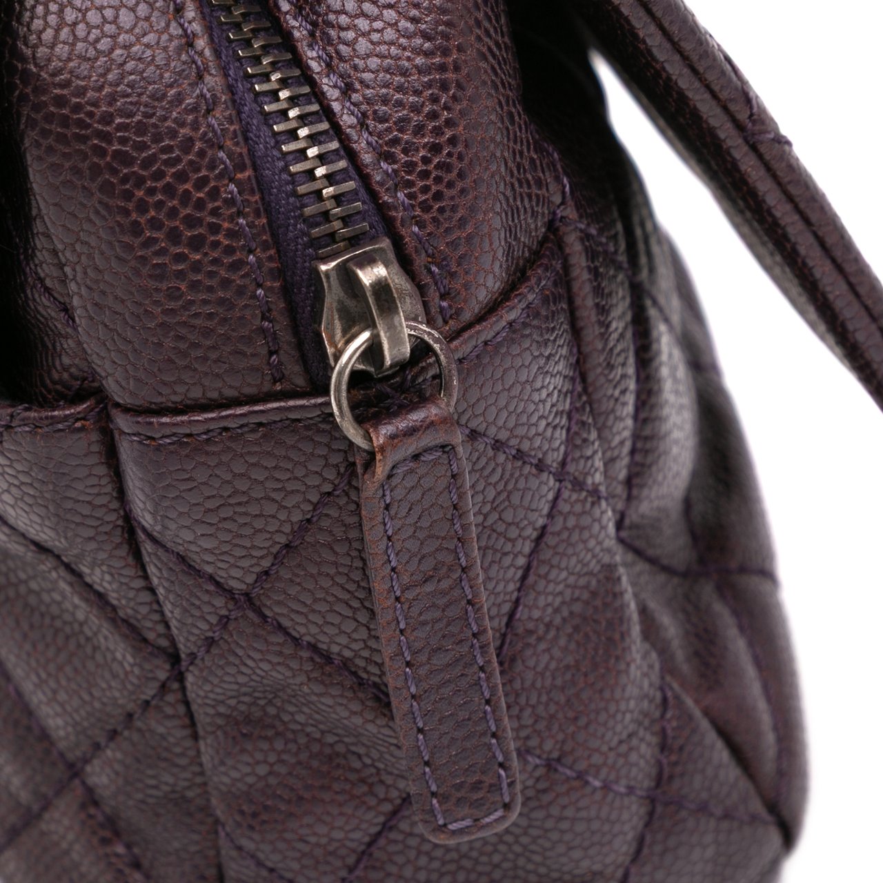 Chanel Jumbo Quilted Iridescent Caviar Easy Flap Paars