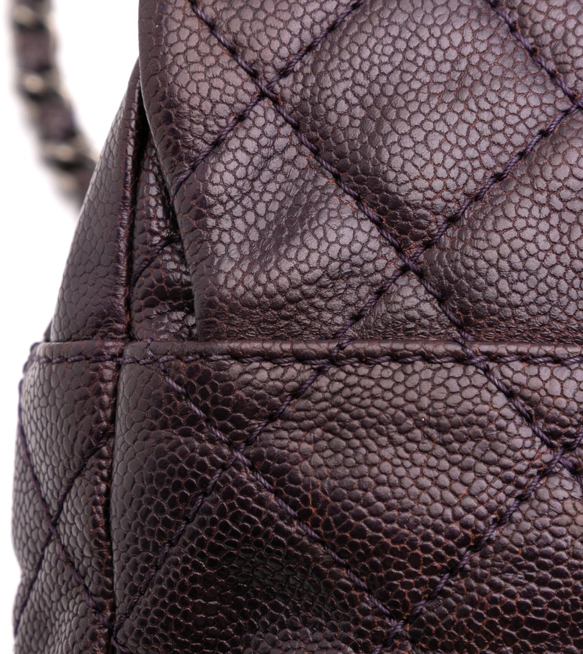 Chanel Jumbo Quilted Iridescent Caviar Easy Flap Paars