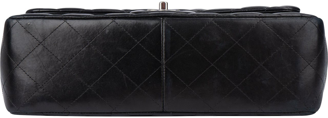 Chanel Chanel Quilted Lambskin Palladium Jumbo Double Flap Crossbody Bag Zwart