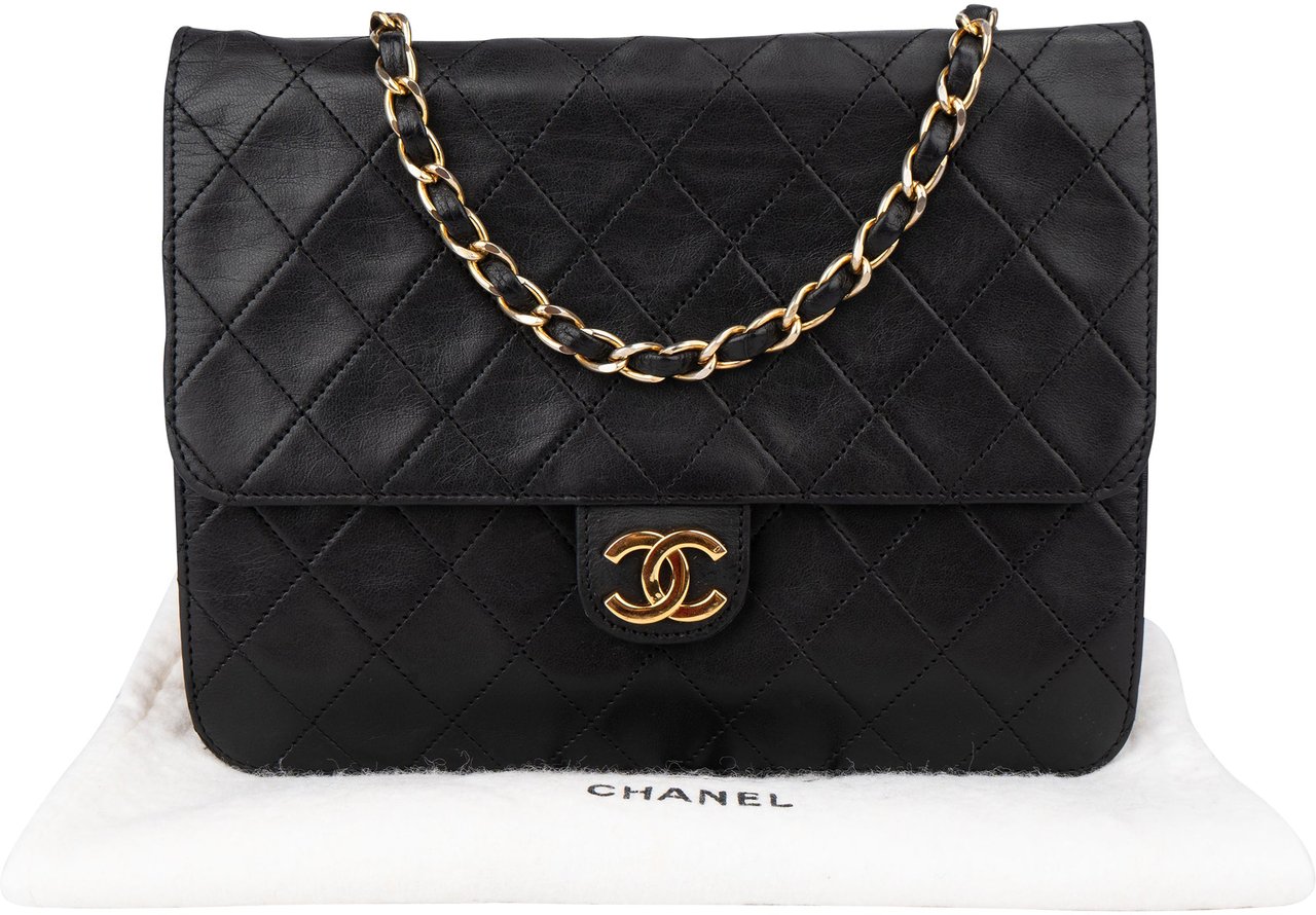 Chanel Chanel Quilted Lambskin 24K Gold Single Flap Shoulder Bag Zwart