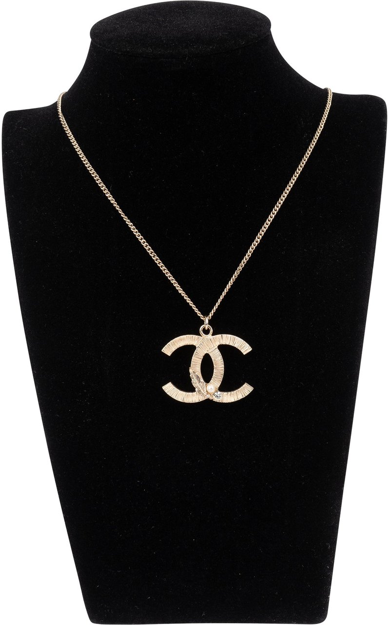 Chanel Chanel Golden Feather CC Necklace Divers