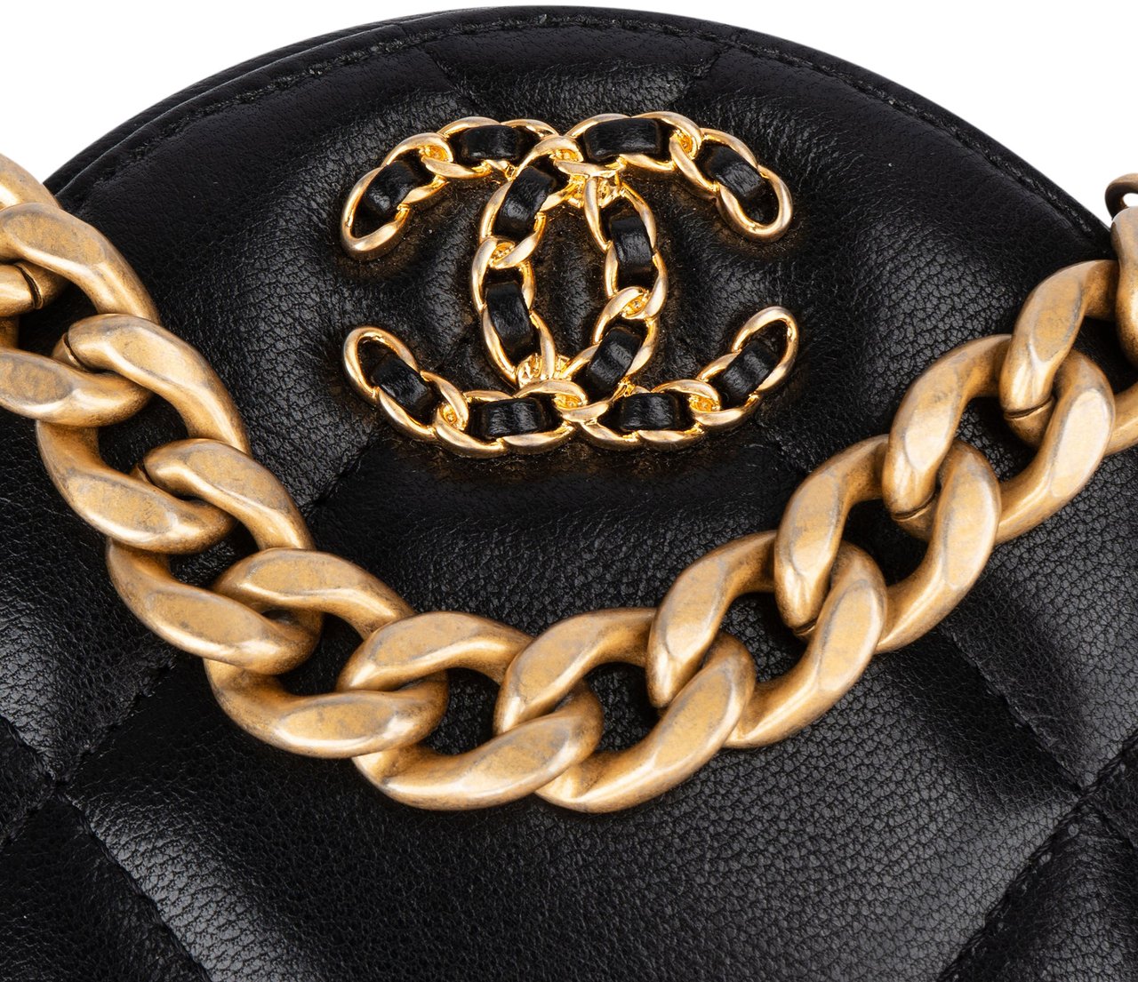 Chanel Chanel 19 Quilted Lambskin Round Crossbody Bag Zwart