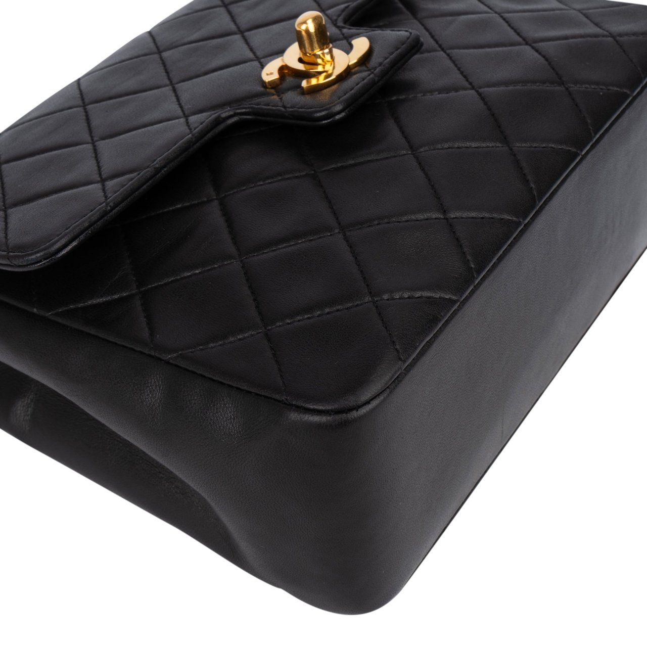 Chanel Chanel Quilted Lambskin 24K Gold Single Flap Handbag Zwart