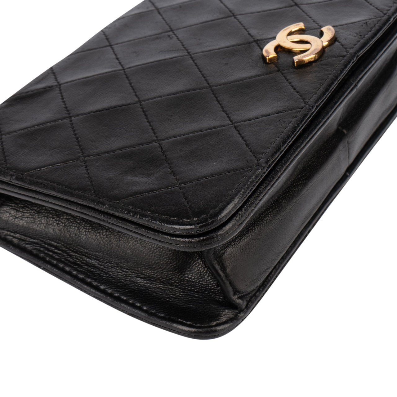 Chanel Chanel Quilted Lambskin 24K Gold Single Flap Crossbody Bag Zwart