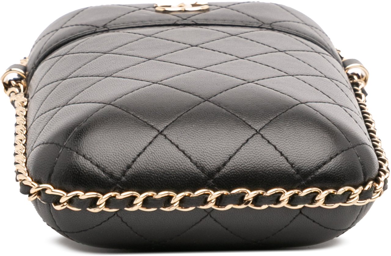Chanel CC Quilted Lambskin Chain Around Phone Holder Zwart