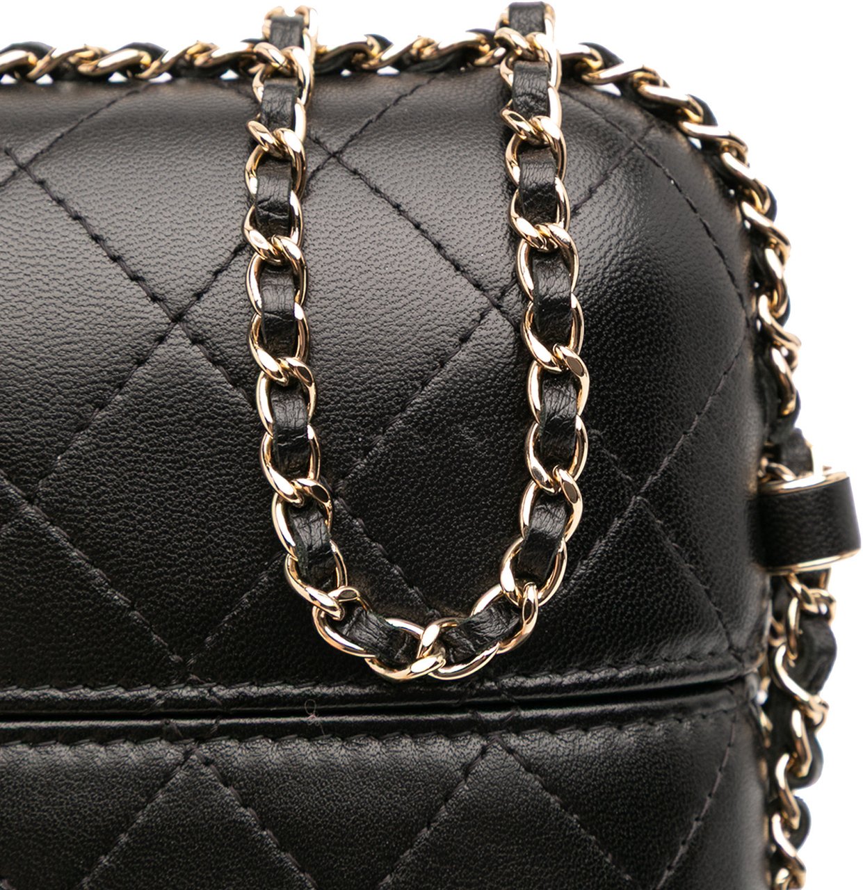 Chanel CC Quilted Lambskin Chain Around Phone Holder Zwart