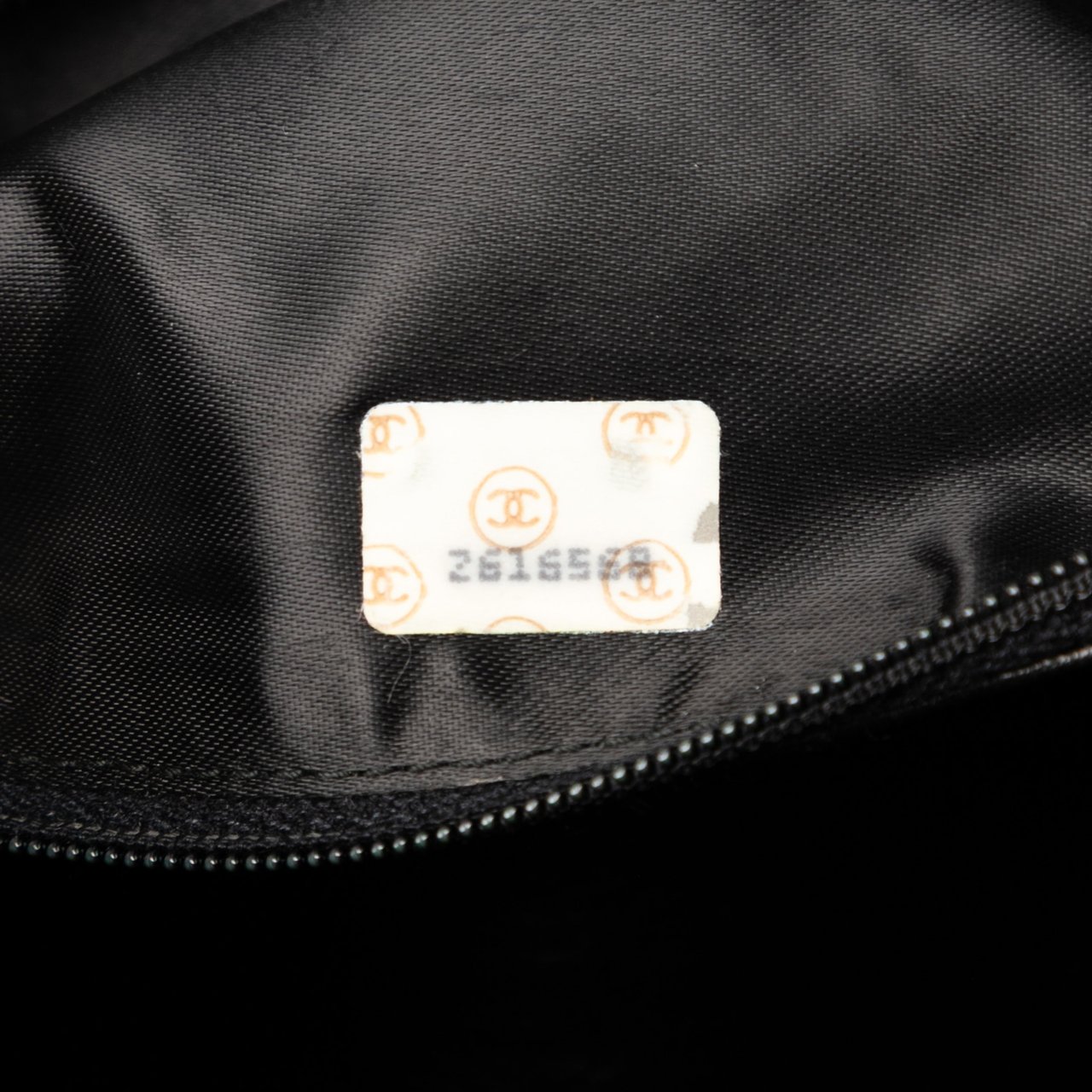 Chanel Medium CC Quilted Lambskin Tassel Camera Bag Zwart