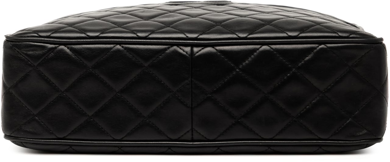 Chanel Medium CC Quilted Lambskin Tassel Camera Bag Zwart