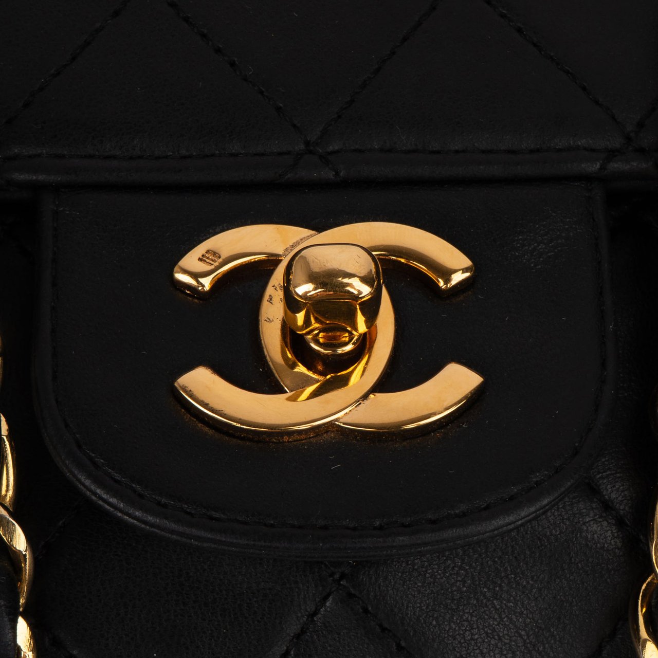 Chanel Chanel Quilted Lambskin 24K Gold Double Flap Crossbody Bag Zwart