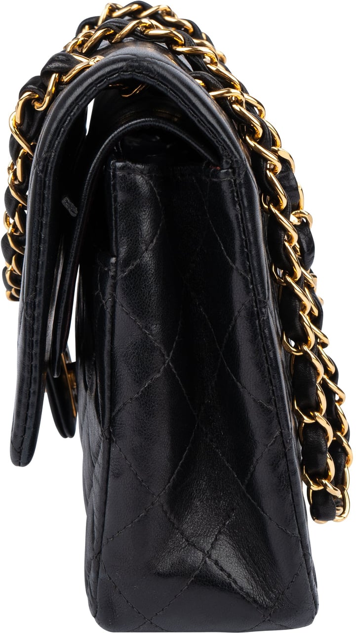 Chanel Chanel Quilted Lambskin 24K Gold Medium Double Flap Crossbody Bag Zwart