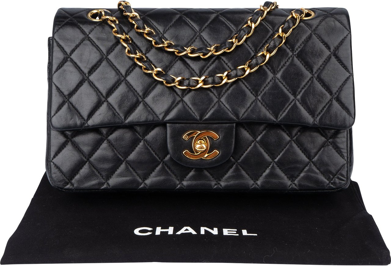 Chanel Chanel Quilted Lambskin 24K Gold Medium Double Flap Crossbody Bag Zwart