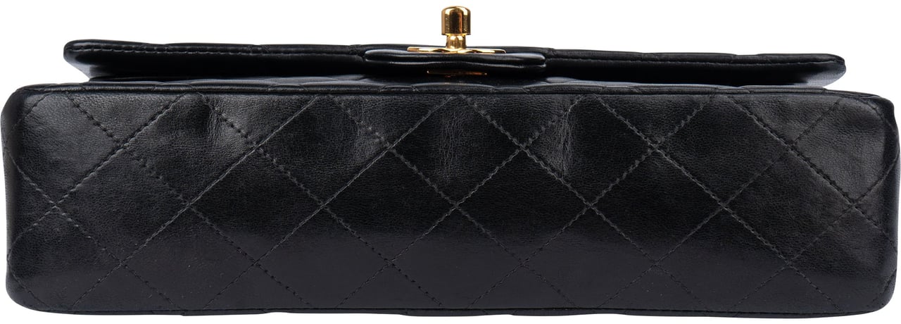 Chanel Chanel Quilted Lambskin 24K Gold Medium Double Flap Crossbody Bag Zwart