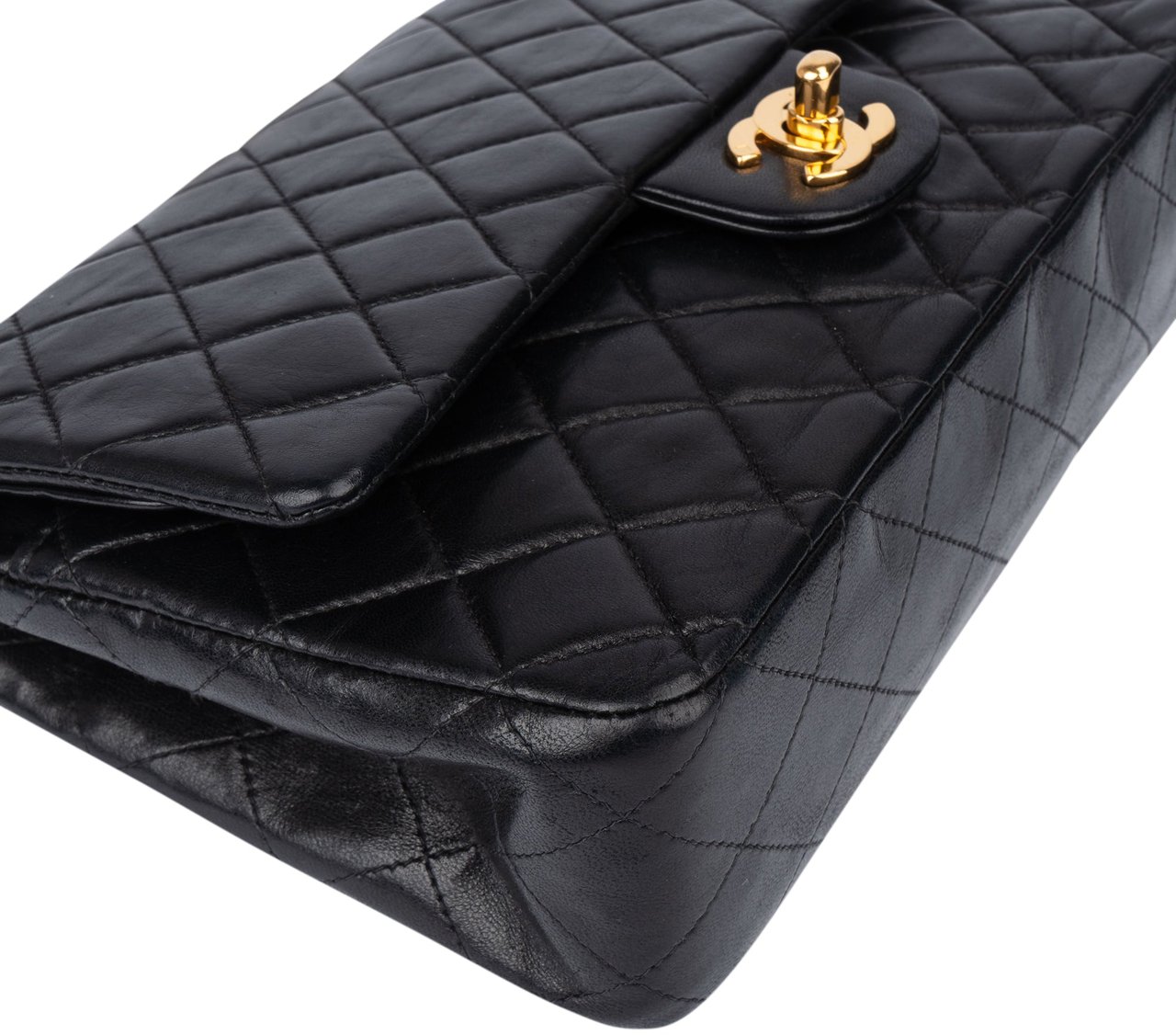 Chanel Chanel Quilted Lambskin 24K Gold Medium Double Flap Crossbody Bag Zwart