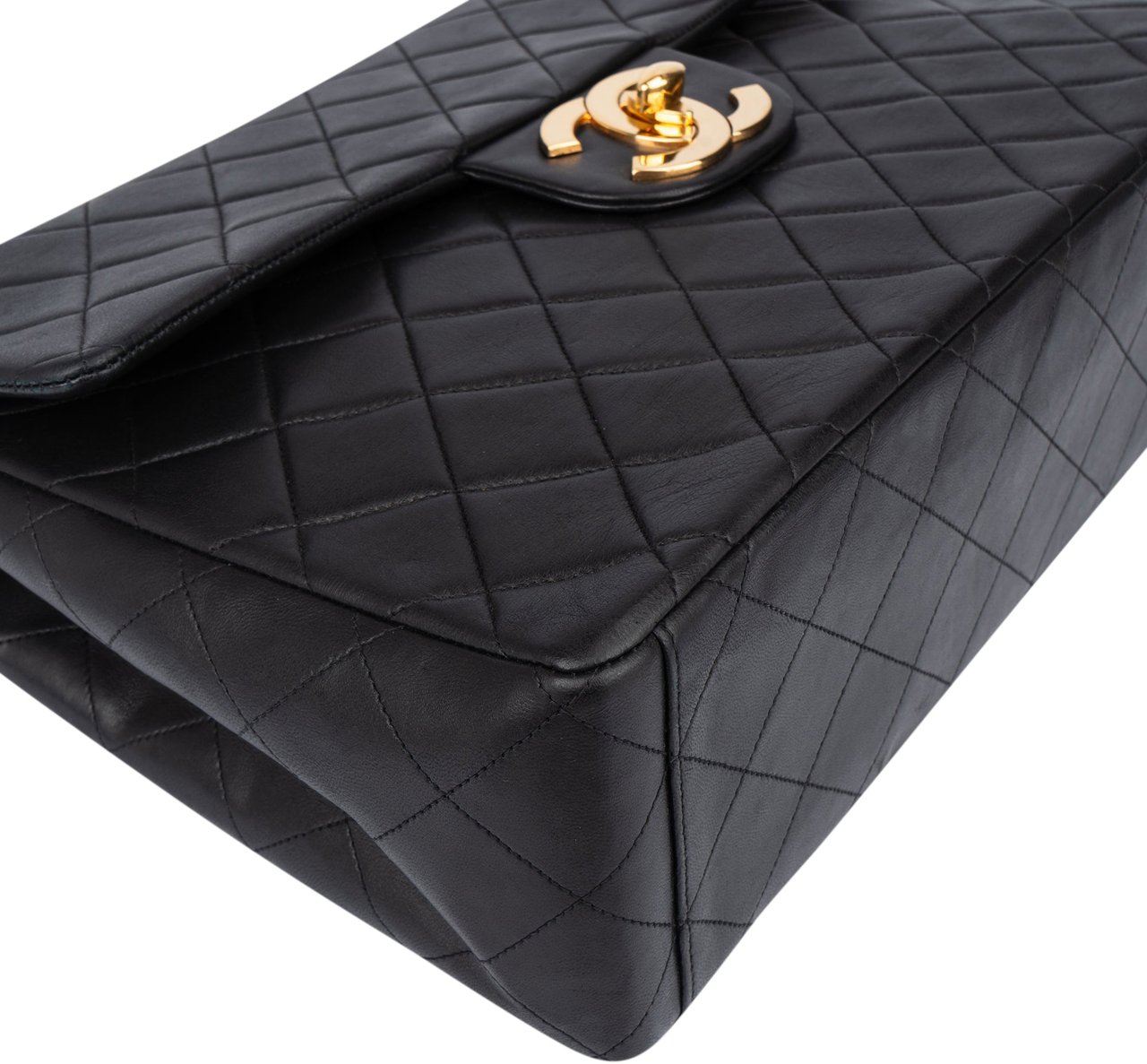 Chanel Chanel Quilted Lambskin 24K Gold Jumbo Single Flap Crossbody Bag Zwart