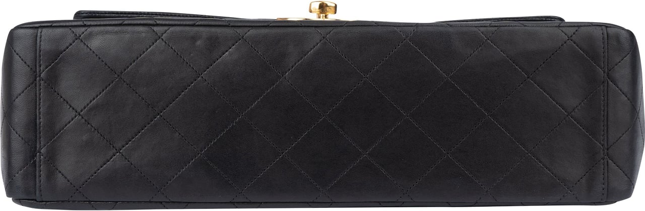 Chanel Chanel Quilted Lambskin 24K Gold Jumbo Single Flap Crossbody Bag Zwart