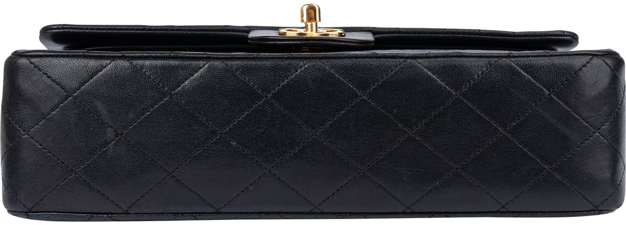 Chanel Chanel Quilted Lambskin 24K Gold Medium Double Flap Crossbody Bag Zwart