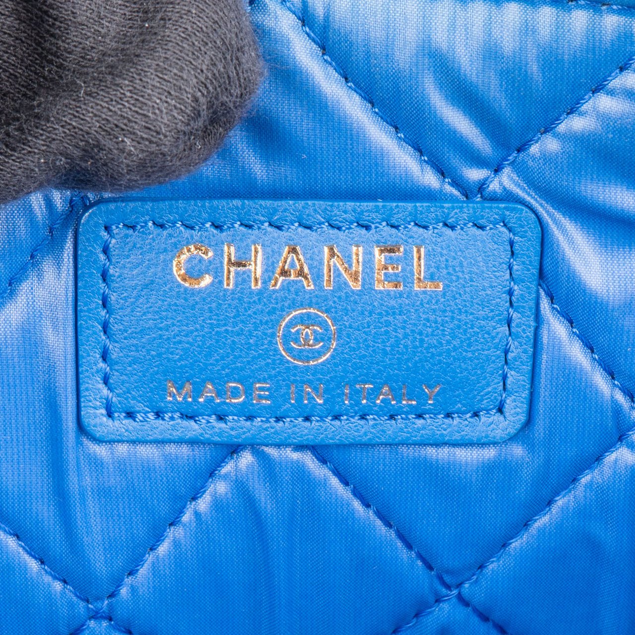 Chanel Chanel Quilted Lambskin Boy CC Clutch Blauw