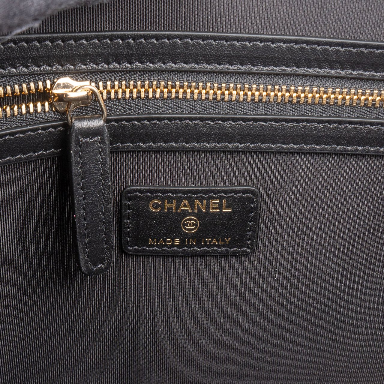 Chanel Chanel Quilted Patent Leather CC Clutch Zwart