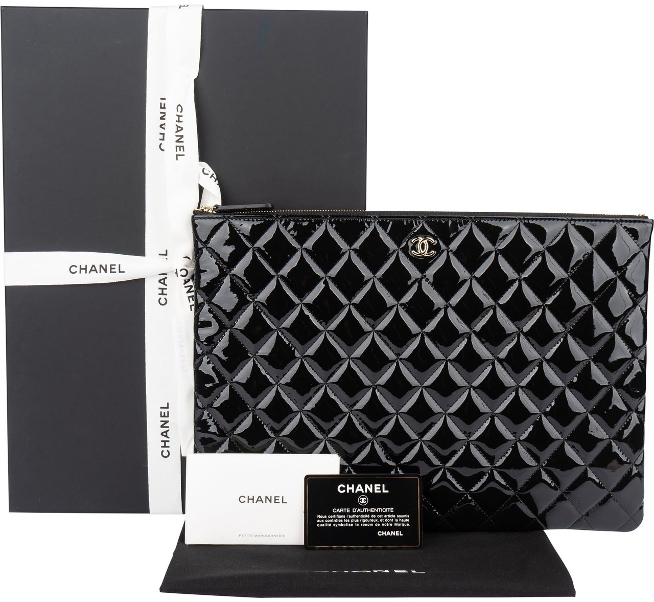 Chanel Chanel Quilted Patent Leather CC Clutch Zwart