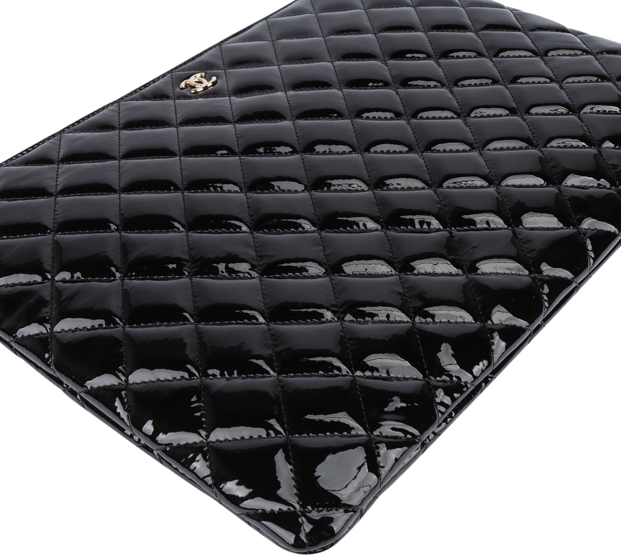 Chanel Chanel Quilted Patent Leather CC Clutch Zwart