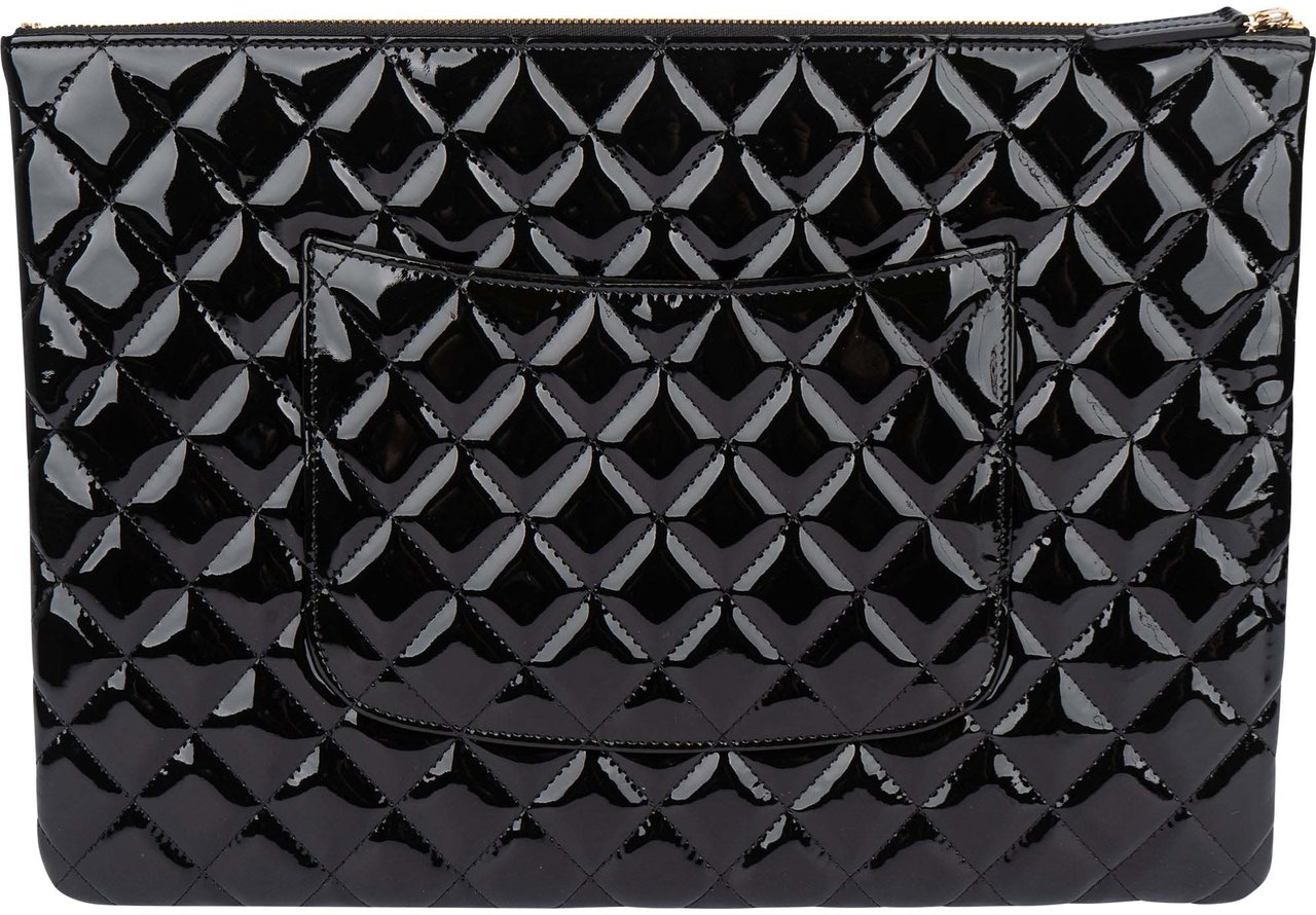 Chanel Chanel Quilted Patent Leather CC Clutch Zwart