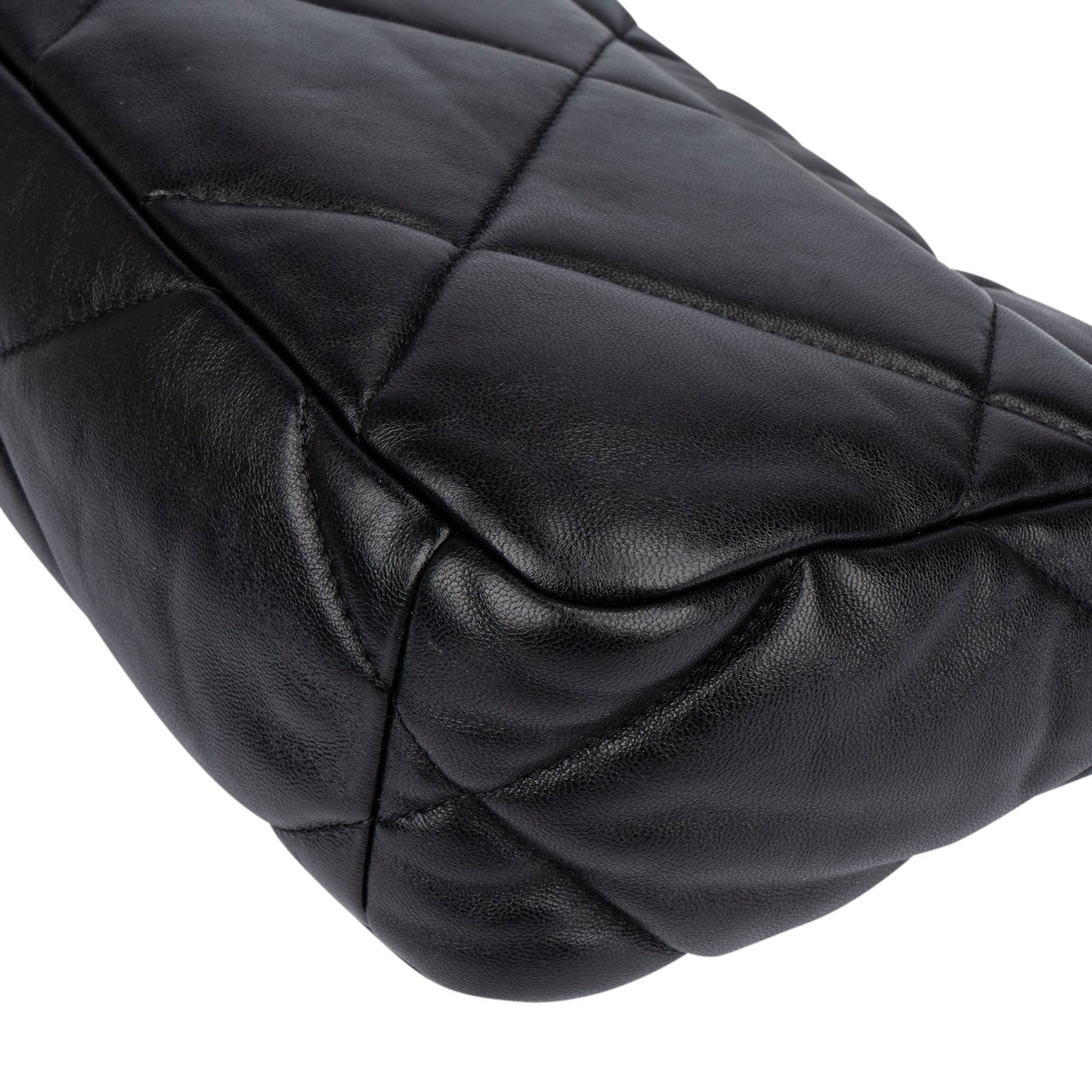 Chanel Chanel 19 Quilted Lambskin Single Flap Crossbody Bag Zwart