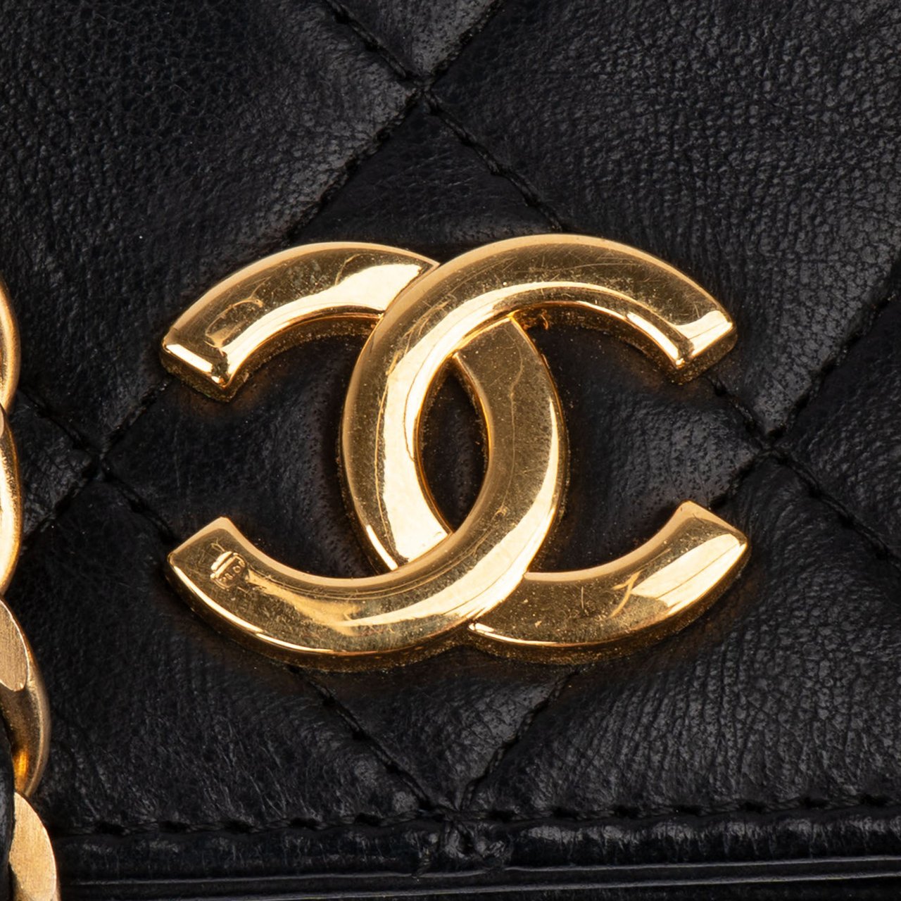 Chanel Chanel Quilted Lambskin 24K Gold Single Flap Shoulder Bag Zwart