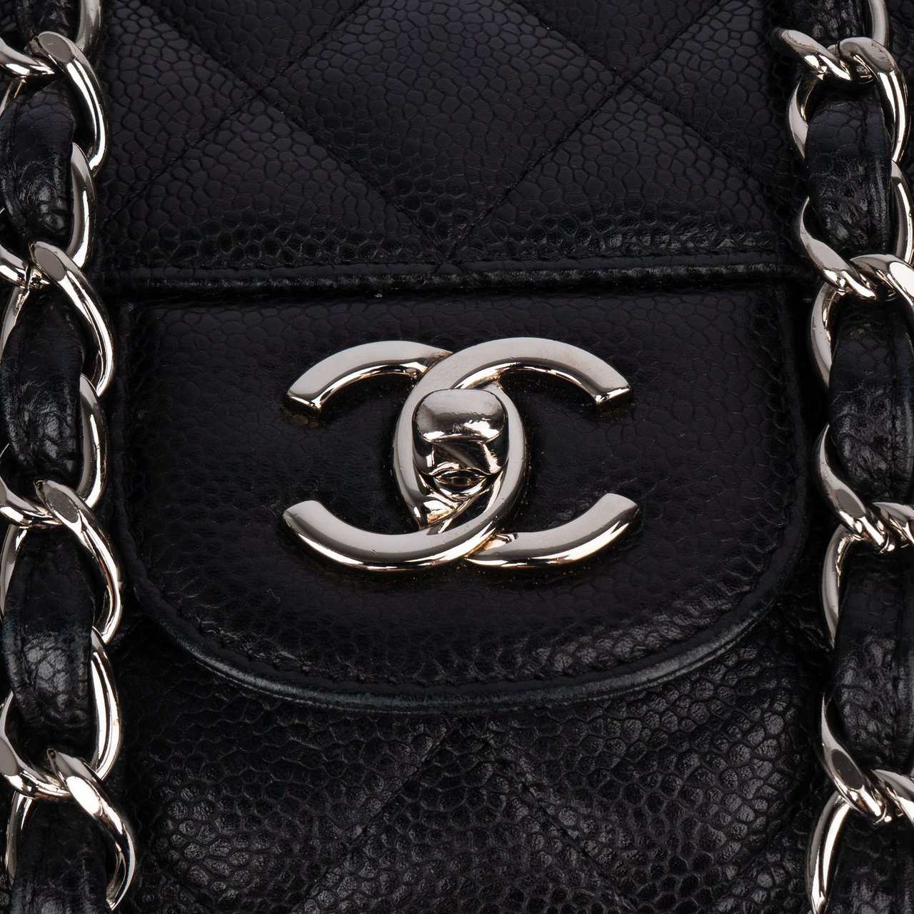 Chanel Chanel Quilted Caviar Leather Palladium Hardware Jumbo Single Flap Crossbody Bag Zwart