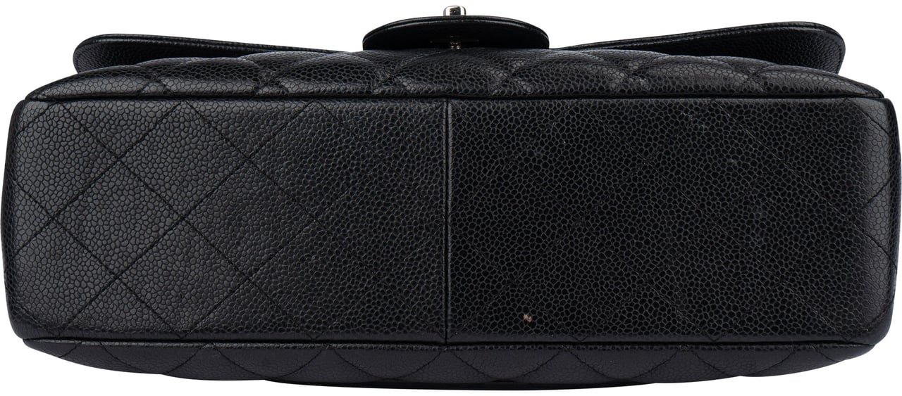 Chanel Chanel Quilted Caviar Leather Palladium Hardware Jumbo Single Flap Crossbody Bag Zwart