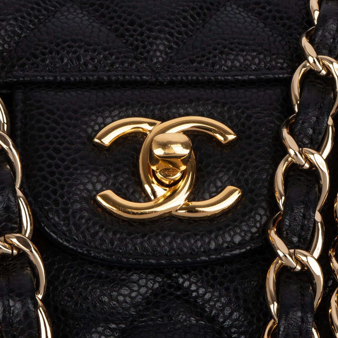 Chanel Chanel Quilted Caviar Leather Jumbo Double Flap Crossbody Bag Zwart