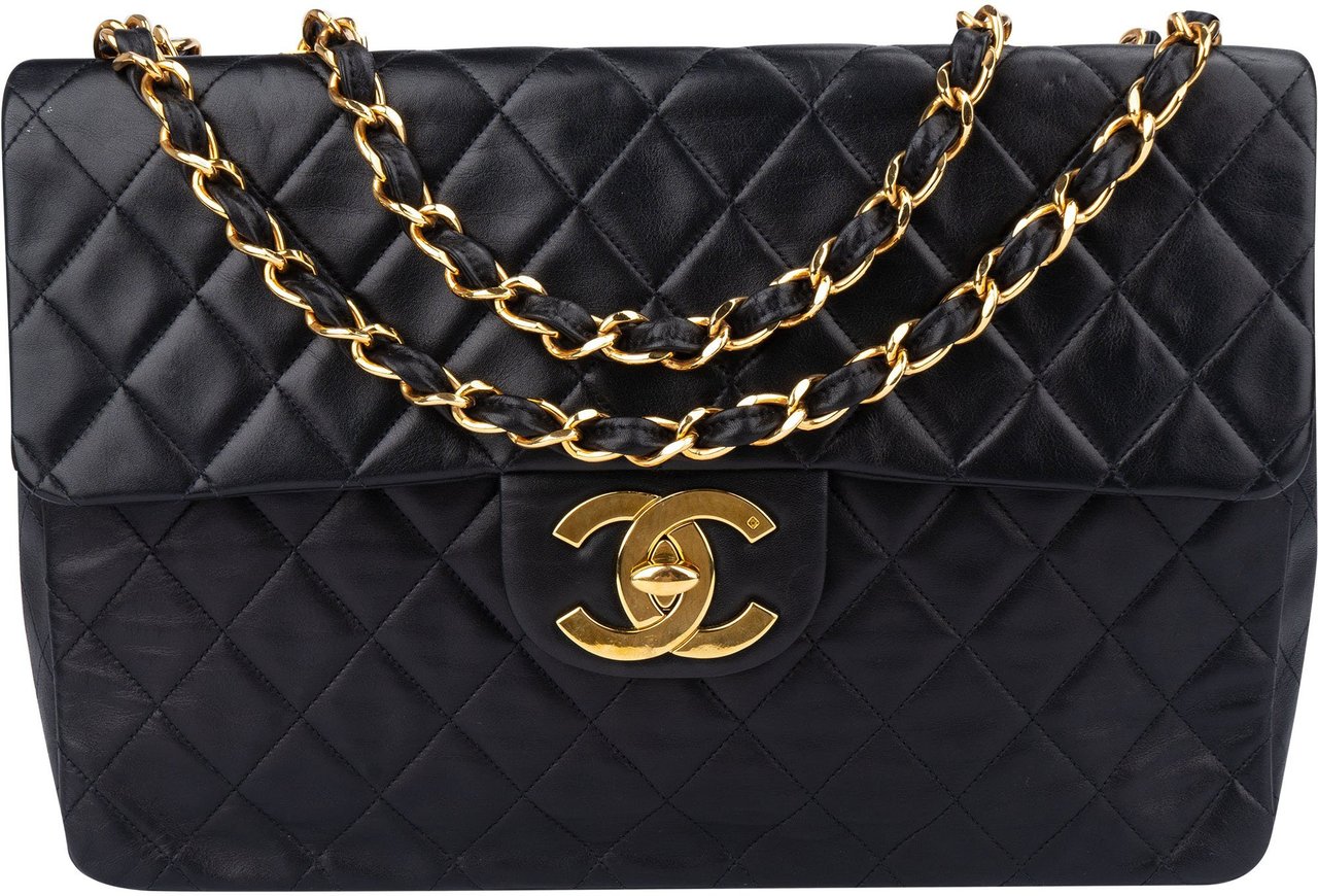 Chanel Chanel Quilted Lambskin 24K Gold Maxi Single Flap Crossbody Bag Zwart
