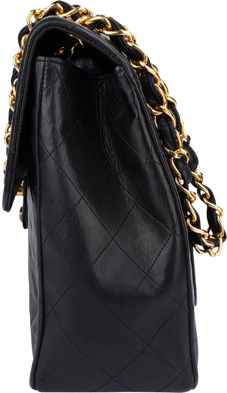 Chanel Chanel Quilted Lambskin 24K Gold Maxi Single Flap Crossbody Bag Zwart
