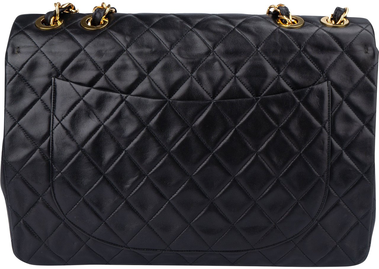 Chanel Chanel Quilted Lambskin 24K Gold Maxi Single Flap Crossbody Bag Zwart