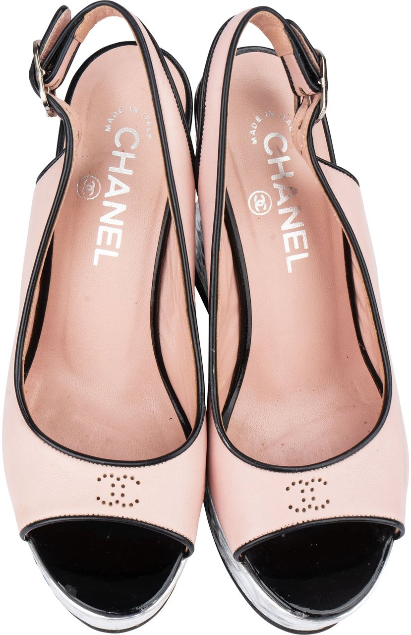 Chanel Chanel Pink Leather Wedge Sandals (36) Roze