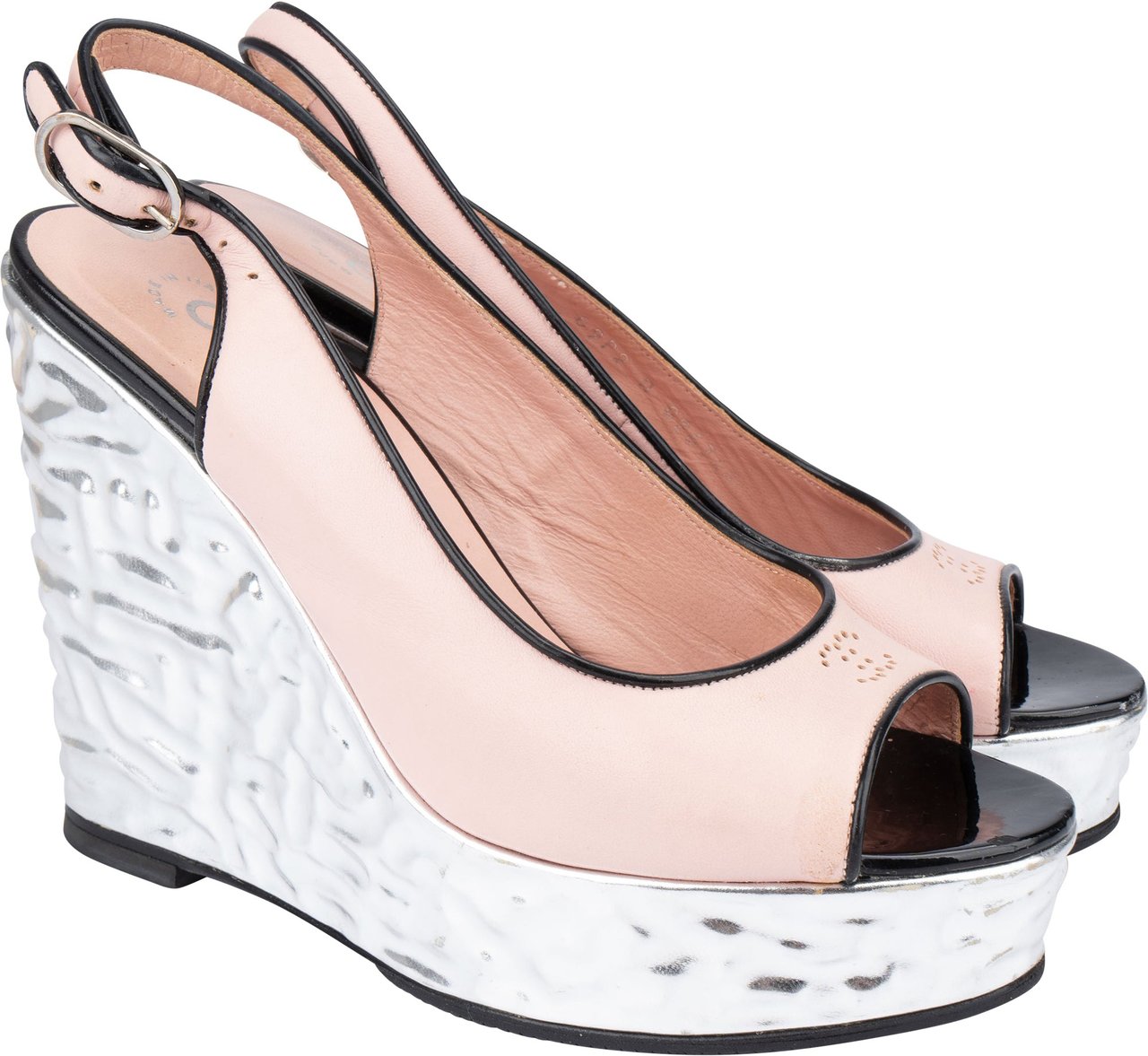 Chanel Chanel Pink Leather Wedge Sandals (36) Roze
