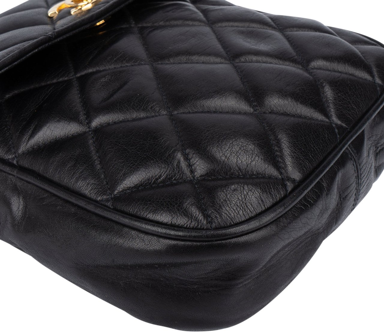 Chanel Chanel Quilted Lambskin Single Flap Crossbody Bag Zwart